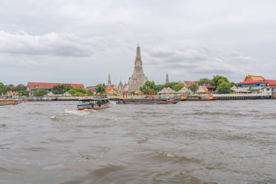 泰国曼谷湄南河与郑王庙远景