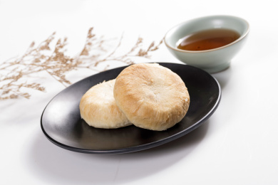 以食用玫瑰花为馅料的云南点心鲜花饼