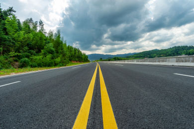 一条通往中国福建省龙岩市上杭县古田会议旧址的公路