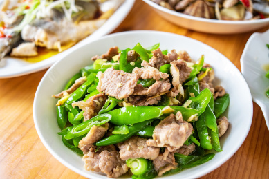 中国湖南家常菜辣椒炒肉片