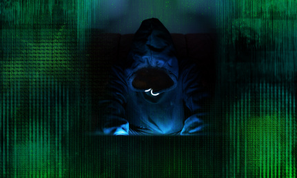 大数据时代和数据信息流下一个正在敲代码的黑客