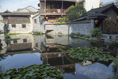 湖南吉首乾州古城民居湖景