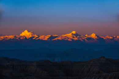 中印边境分界线，卡美特山自然风光