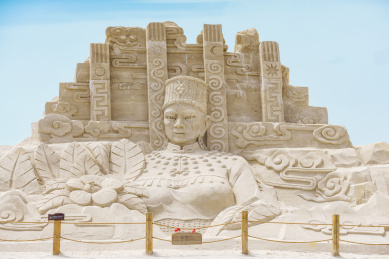 中国青海西宁茶卡盐湖景区盐雕