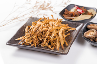 具有消炎清热消食利湿功效的黄花菜