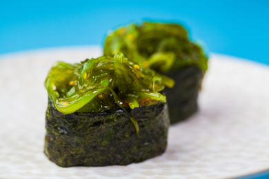 盘子里的手工寿司