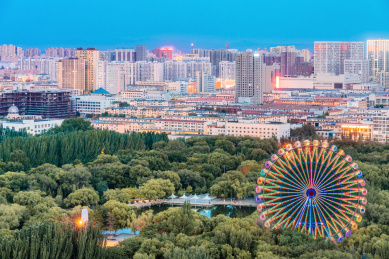 中国内蒙古呼和浩特青城公园摩天轮夜景