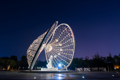 中国安徽省蚌埠市张公山公园景区珍珠玉女雕像夜景