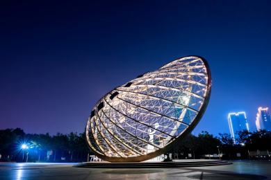 中国安徽省蚌埠市张公山公园景区珍珠玉女雕像夜景