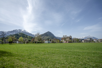 瑞士度假胜地因特拉肯风光美景－雪山草地、蓝天白云