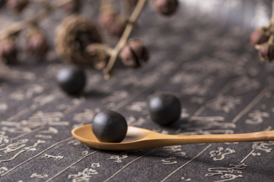 传统中成药蜜丸室内静物特写