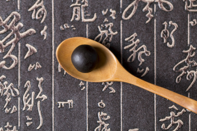 传统中成药蜜丸室内静物特写