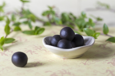  传统中成药蜜丸室内静物特写