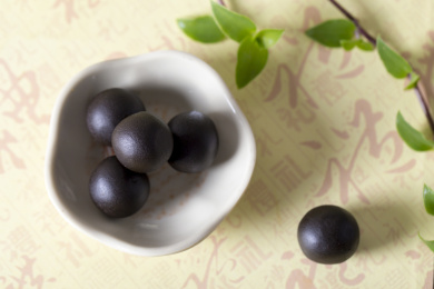 传统中成药蜜丸室内静物特写