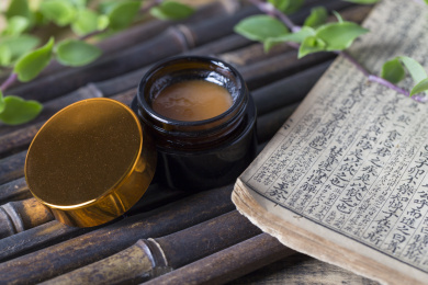 传统中成药药膏室内静物特写