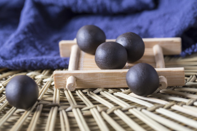 传统中成药蜜丸室内静物特写