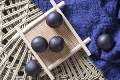 传统中成药蜜丸室内静物特写