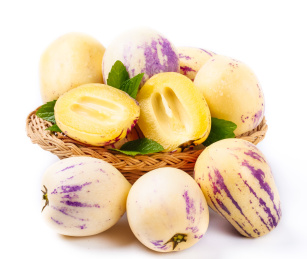 白底上的一筐人参果前三个完整的人参果