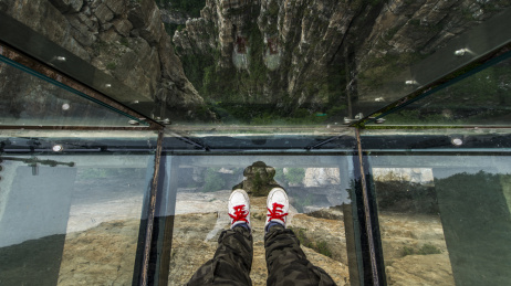 中国河北省保定市涞源县白石山风景区玻璃栈道