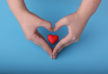 双手呵护爱心