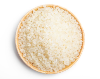 白底上的单独一碗珍珠米