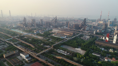 航拍上海宝钢工业区的城市建筑景观