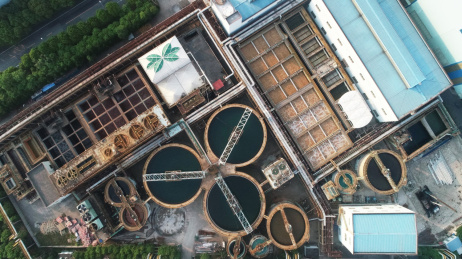 航拍上海宝钢工业园区的城市建筑景观