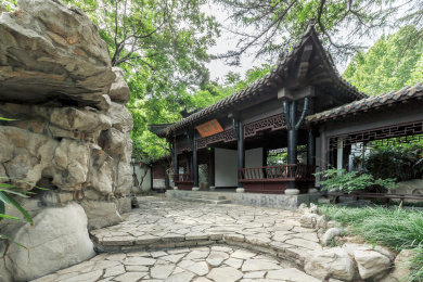 中式园林假山廊亭景观，中国山东省潍坊市归真园