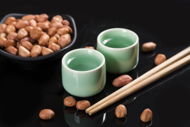 做工精细盛放美酒的梅子青酒壶