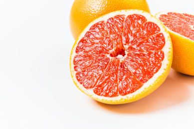 切开的新鲜美味的西柚局部果肉特写