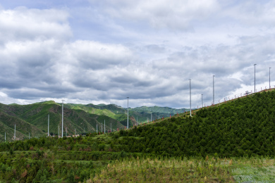 河北张家口崇礼夏季绿色山脉风光