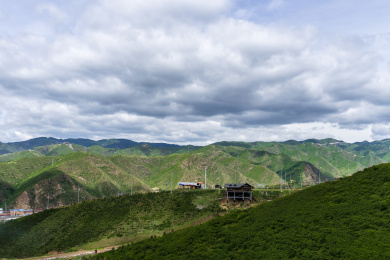 河北张家口崇礼夏季绿色山脉风光