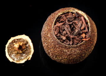 青柑茶在黑底上