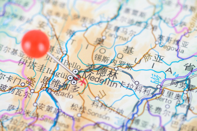 哥伦比亚城市麦德林在地图上被大头钉标注