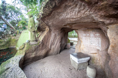 浙江杭州西泠印社社址内小龙泓洞