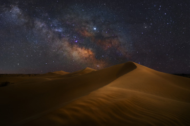 中国内蒙古库布齐美丽的星空与沙漠风景