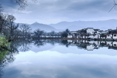晨曦中徽派建筑风光，中国安徽省黄山市黟县宏村