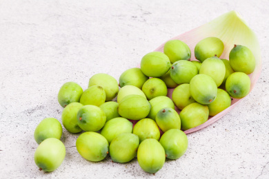 莲子从莲花里倒出来