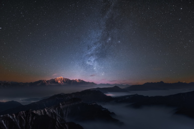 川西牛背山云海和星空