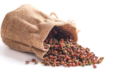 花椒从麻袋里倒出