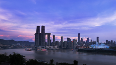 重庆市南岸区远眺傍晚下的朝天门全景