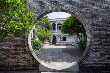 中国广东省佛山顺德鸣石花园岭南古建筑景观