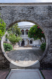 中国广东省佛山顺德鸣石花园岭南古建筑景观