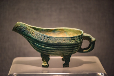 中国西周时期的历史文物环带纹铜匜特写