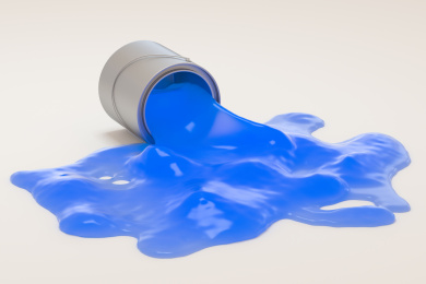 白色背景下倒下的桶装颜料桶，三维渲染