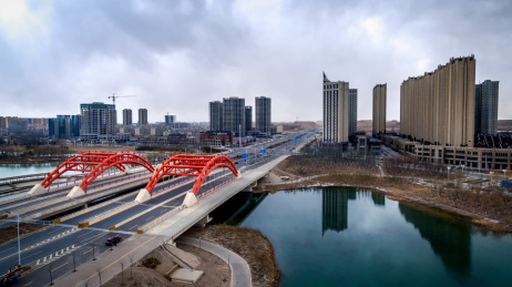 兰州新区栖霞湖二号人工湖彩虹桥