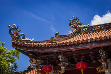中国广东潮州古城开元寺进口门楼右飞檐翘角图案