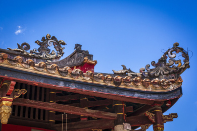 中国广东潮州古城开元寺正门建筑飞檐翘角图案