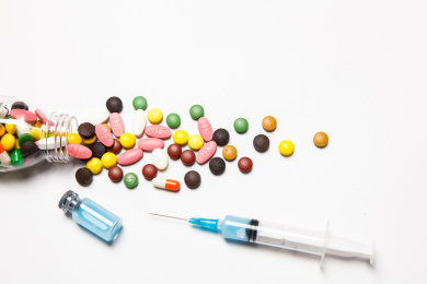 药片针管和药瓶组合