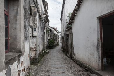 中国传统江南古镇里的小巷